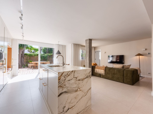 R5402278 01